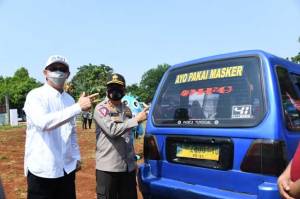 Korlantas Bagikan 1.500 Paket Sembako dan Rapid Test untuk Sopir Angkot