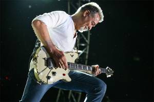 Kondisi Drop sejak 3 Hari Terakhir, Keluarga Ada di Sisi Eddie Van Halen saat Wafat