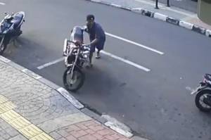 Pencurian Motor Sport di Rawamangun Terekam Kamera CCTV