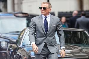 No Time To Die Gunakan 8.400 Galon Coca-Cola untuk Adegan Daniel Craig