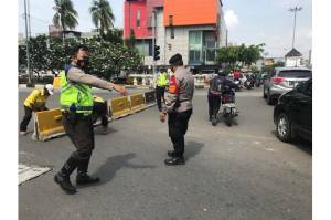 Jalan Gajah Mada Diblokade Polisi, Ratusan Personel dari Polda Aceh Lakukan Penjagaan