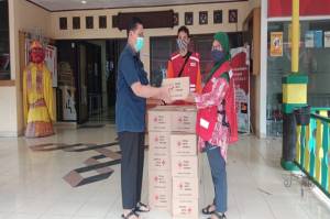 Cegah Corona, PMI Bagikan Sabun Antiseptik di Jakbar