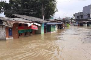 Banjir Kiriman dari Bogor, Permukiman di Curug Tangerang Terendam