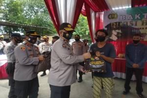 Bantu Warga Terdampak Covid-19, Divisi Humas Polri Tebar 1.750 Paket Sembako di Jakarta Utara