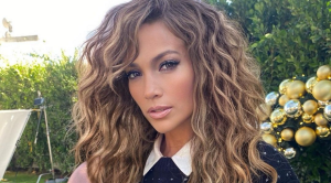 Tips Membuat Rambut Ikal  Jennifer Lopez, ini Caranya