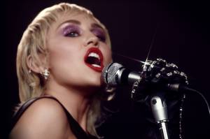 Tiga Lagu Miley Cyrus Ini Dinilai Ditujukan untuk Mantan Suami