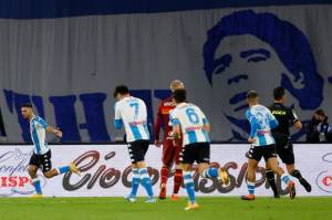 Bantai Roma 4-0, Napoli Persembahkan Kemenangan bagi Mendiang Maradona