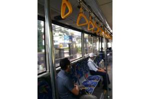Keluhkan Bau Rokok di Bus Transjakarta, Netizen: Harusnya Hirup Udara Segar