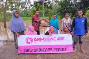 Peduli Korban Banjir Pandeglang, DrW Skincare Salurkan Bantuan