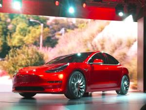 Tesla Model 3, Mobil Listrik yang Hampir Bikin Elon Musk Jatuh Miskin