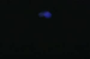 Sebelum Jatuh ke Laut, UFO Warna Biru Terekam Kamera Melayang di Atas Hawai