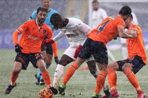 Hujan Salju Bikin Pemain Sivasspor Kasat Mata Saat Bentrok Istanbul Basaksehir