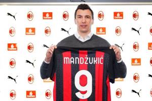 Resmi Gabung AC Milan, Mandzukic Kembali Lagi ke Eropa
