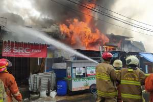 Kebakaran di Gambir, 16 Bangunan Hangus Dilalap Api