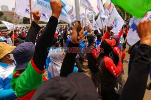 Pak Jokowi! Buruh Minta BLT Subsidi Gaji Lanjut Lagi