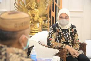 Demi Warganya, Gubernur Gorontalo Siap Serahkan Sertifikat Tanah 17 Ha ke Menaker Ida