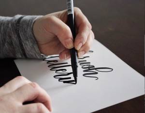 Cara Memilih Brush Pen dan Tinta Hand Lettering Sesuai Kebutuhan