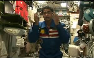 Begini Tata Cara Salat Astronot Muslim saat Berada di Luar Angkasa