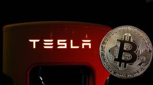 Beli Mobil Tesla Pakai Bitcoin, Ide Baru atau Usang, Efektifkah?