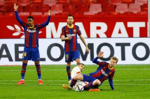 Dihajar Sevilla 0-2, De Jong Optimis Barcelona Masih Bisa ke Final