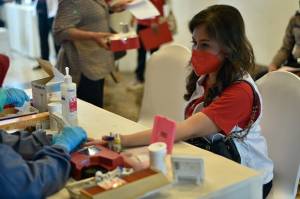 PMI dan Perempuan Jenggala Gelar Donor Darah dan Pengambilan Sampel Plasma Konvalesen