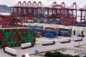 Neraca Dagang Surplus, Terselamatkan Penurunan Impor