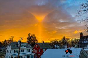 Foto-foto Indah Fenomena Pilar Matahari yang Terjadi di Awal 2021