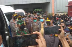 Menteri PUPR, Kapolda Metro dan Pangdam Jaya Tinjau Banjir di Bekasi