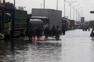 Banjir Bikin Kocek Pengusaha Logistik Kekeringan