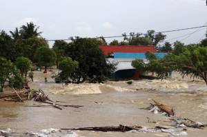 Tanggul Citarum Jebol, Belasan Rumah Warga di Bekasi Tergerus Banjir
