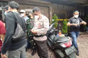 Olah TKP Selesai, Polisi Bawa 2 Kardus dari Kafe di Cengkareng Barat