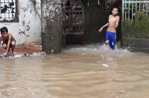 Warga Bidara Cina Tagih Janji Kampanye Anies Tuntaskan Banjir Luapan Kali Ciliwung