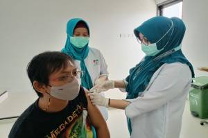 Pejabat Pemkot dan Wartawan di Tangsel Jalani Vaksinasi Covid-19, Bawaannya Ngantuk