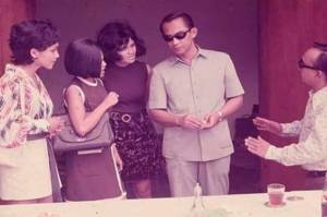 Warganet Unggah Foto Kemesraan Soekarno dan Kerennya Gaya Ali Sadikin