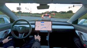 Teknologi Mobil Otonom Tesla Tak Sesuai Sesumbar Elon Musk