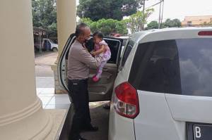 Sempat Ditinggal di Warung, Kini Bayi 14 Bulan Dikembalikan ke Kakek dan Neneknya