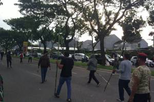 Usai Bentrok Ormas, Polisi Sita Senjata Tajam di Dekat Balai Kota Tangsel