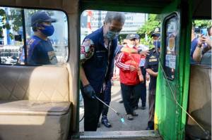 Cegah Penularan Covid-19, Organda Semprot Angkot di Bogor dengan Disinfektan