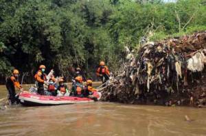 Hari Air Sedunia, Warga Bogor Bebersih Sungai Ciliwung