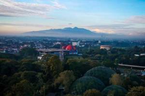 Pagi Ini, Warganet Ramai-Ramai Abadikan Penampakan Gunung di Bogor Pakai Smartphone