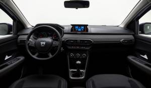 Dacia Ubah Smartphone Jadi Head Unit Canggih dalam Sekejap