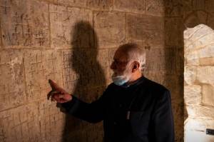Misteri Banyaknya Pahatan Salib di Gereja Makam Suci Yerusalem Terungkap