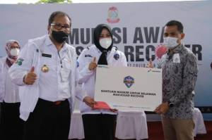 Pertamina Bantu Ribuan Masker untuk Relawan Makassar Recover