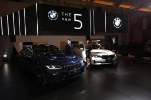 Pertama Kali Nongol, BMW The New 5 Tampil Elegan di IIMS Hybrid 2021