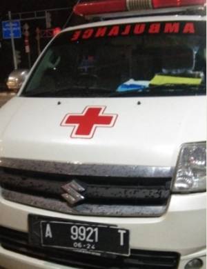Terobos Lampu Merah, Ambulans Diseruduk Avanza di Gunung Sahari