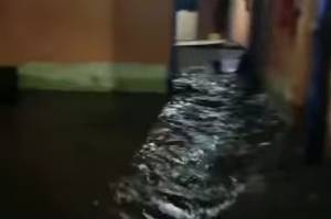 Tanggul Jebol Penyebab Banjir di Perumahan Depok
