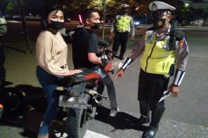 Dari Depok sampai Jakarta Utara, Polisi Ngak Kenal Lelah Razia Motor Nakal Tengah Malam