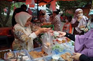 Berkah Ramadan, Pedagang Raup Tambahan Penghasilan dari Jualan Takjil