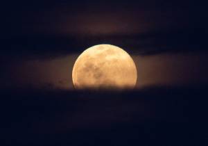 Benarkah Bulan Purnama Bisa Memengaruhi Kesehatan Fisik dan Mental?