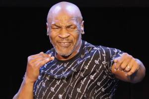 Siap Tantang Lennox Lewis September 2021, Mike Tyson:  Saya Juara Terbaik, Paling Brutal